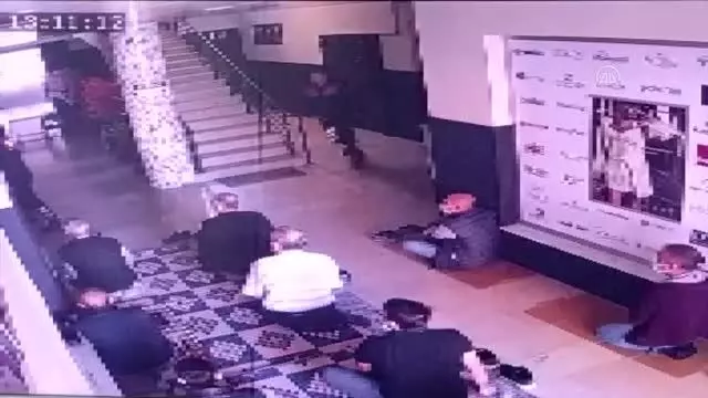 Polisten kaçmaya çalışan zanlı mescitte yakalandı