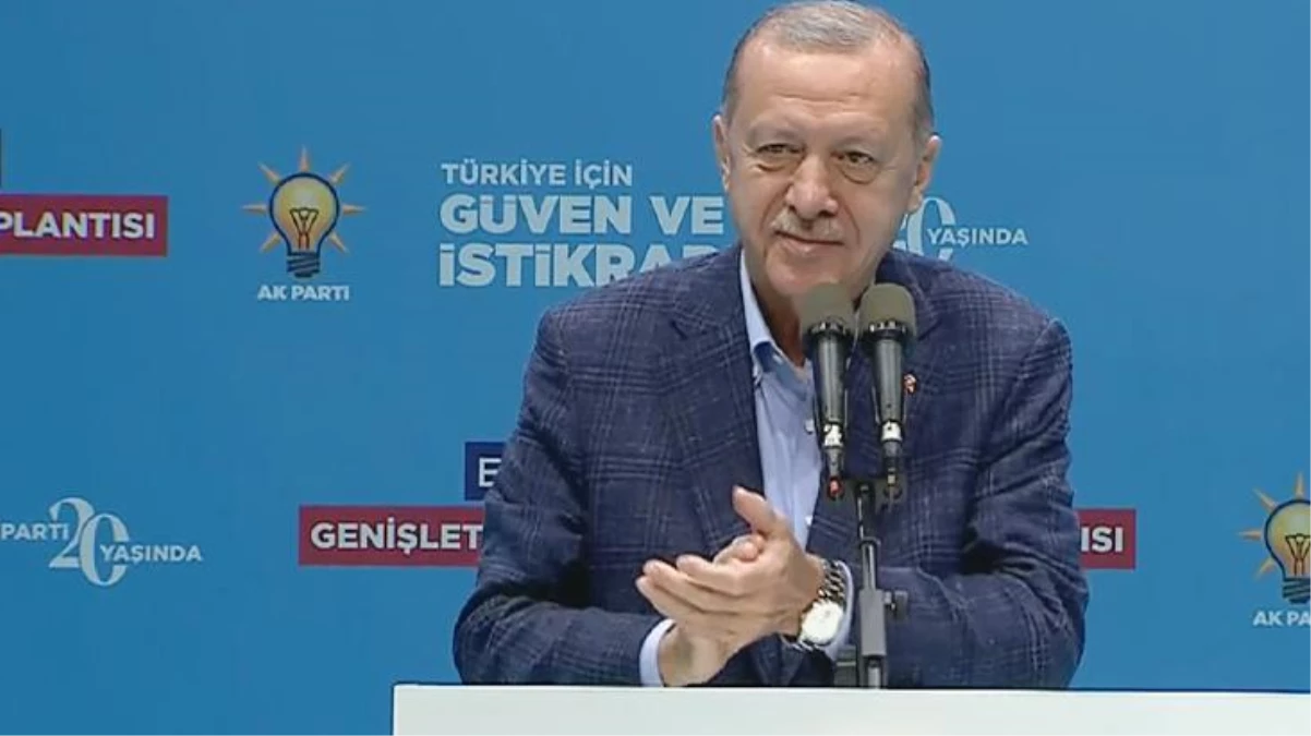Cumhurbaşkanı Erdoğan, sahneye çıkan çocuğu görünce konuşmasına orta verdi