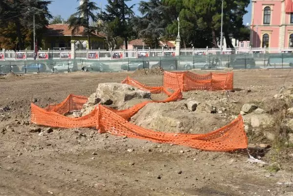 Son dakika haber | SELİMİYE CAMİİ'NİN ÇEVRE DÜZENLEMESİNDE ROMA DÖNEMİNE AİT AİLE MEZARI BULUNDU