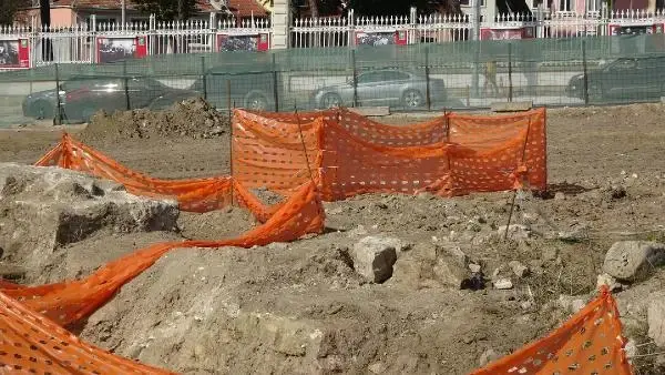 Son dakika haber | SELİMİYE CAMİİ'NİN ÇEVRE DÜZENLEMESİNDE ROMA DÖNEMİNE AİT AİLE MEZARI BULUNDU