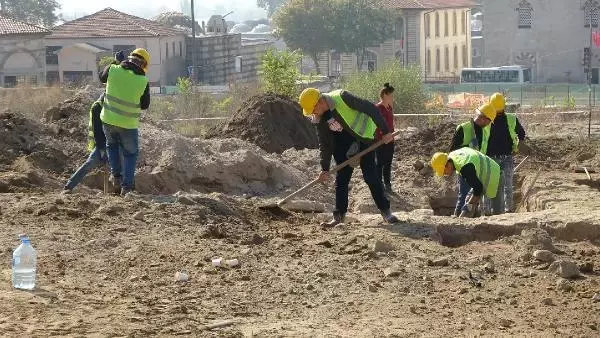 Son dakika haber | SELİMİYE CAMİİ'NİN ÇEVRE DÜZENLEMESİNDE ROMA DÖNEMİNE AİT AİLE MEZARI BULUNDU