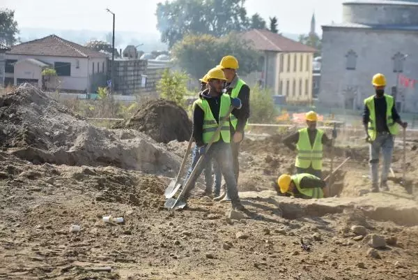 Son dakika haber | SELİMİYE CAMİİ'NİN ÇEVRE DÜZENLEMESİNDE ROMA DÖNEMİNE AİT AİLE MEZARI BULUNDU