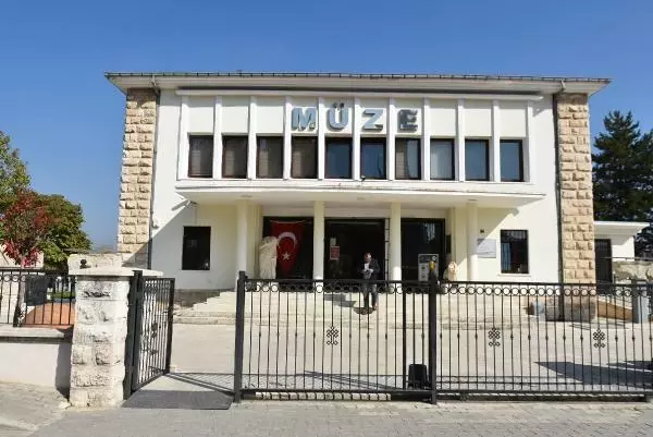 Son dakika haber | SELİMİYE CAMİİ'NİN ÇEVRE DÜZENLEMESİNDE ROMA DÖNEMİNE AİT AİLE MEZARI BULUNDU