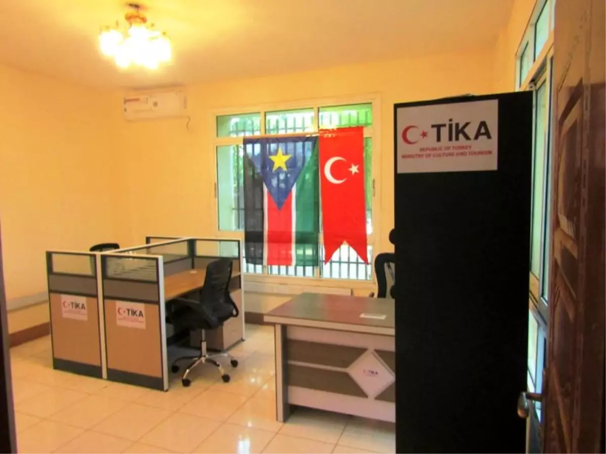 TİKA, Güney Sudan'daki barış sürecine destek için Barışı İnşa Bakanlığı basın birimine tefrişat desteği sağladı