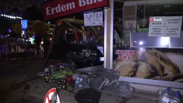 Kontrolden çıkan otomobil büfeye daldı, facia ucuz atlatıldı