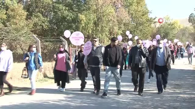 Başkent'te göğüs kanserine farkındalık yürüyüşü
