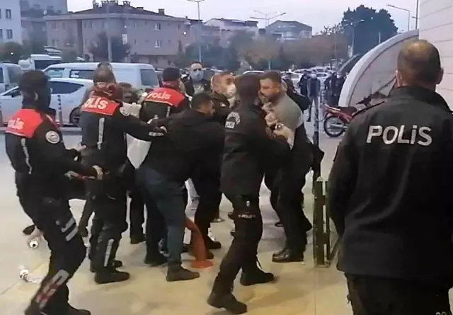 Son dakika haber: Bıçaklı kavgada 3 nakliyeci yaralandı, hastane önünde kavga devam etti