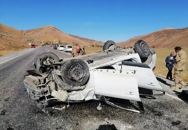 Bitlis'te takla atan otomobildeki 1 kişi hayatını kaybetti, 4 kişi yaralandı