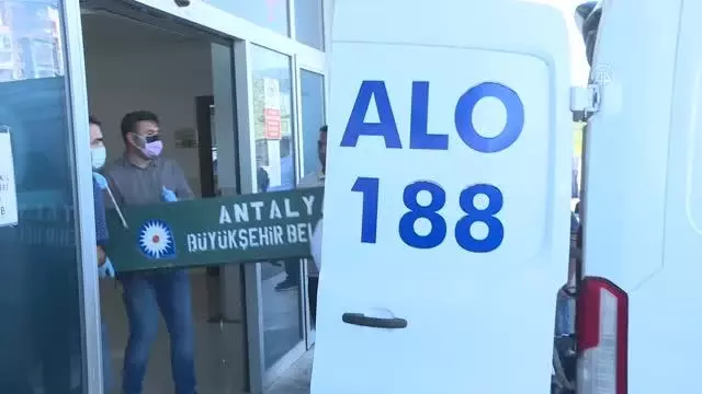 Burdur'da 3 aracın karıştığı kazada ölen 5 kişi defnedildi
