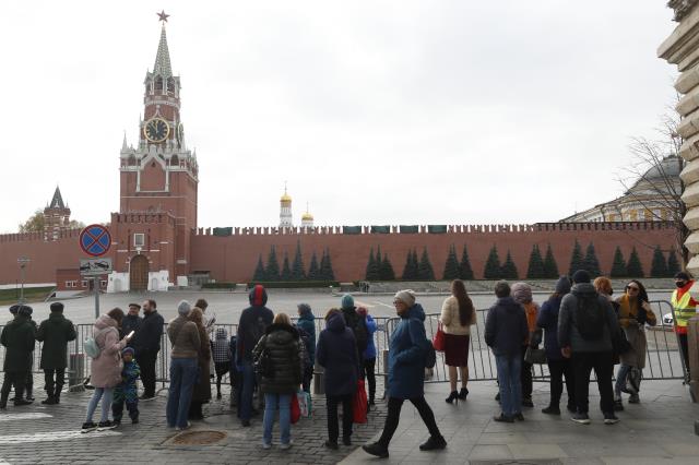 Fırtına Kremlin'de kurulan iskeleyi çökertti, Kızıl Meydan ziyarete kapatıldı