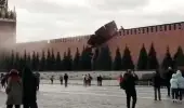 Fırtına Kremlin'de kurulan iskeleyi çökertti, Kızıl Meydan ziyarete kapatıldı