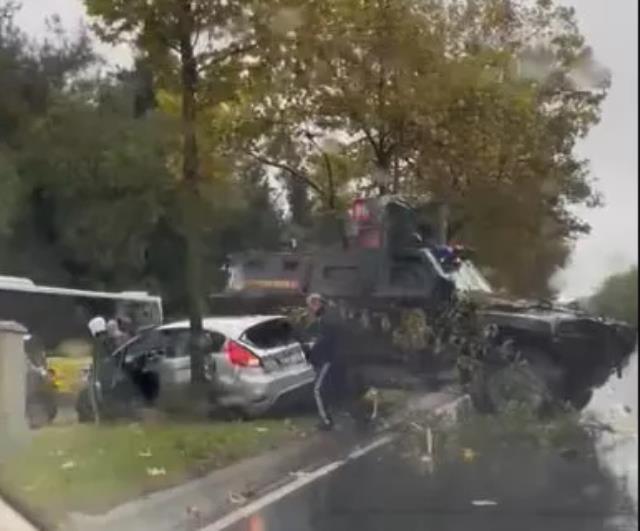 İstanbul'un göbeğinde araçlar birbirine girdi! Zırhlı aracın da karıştığı kazada yaralılar var