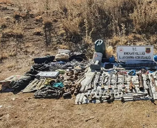 Hakkari'de, sığınakta PKK cephaneliği ele geçirildi