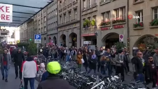 İsviçre'de korona sertifikası protestosu