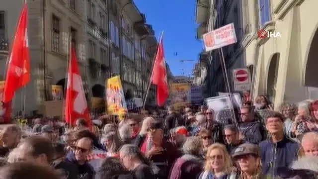 İsviçre'de korona sertifikası protestosu