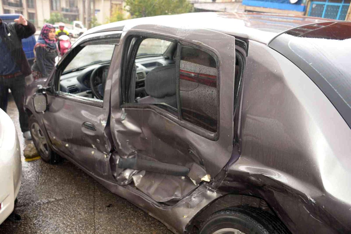 izmit te yagmur kazayi beraberinde getirdi 1 14483158 amp