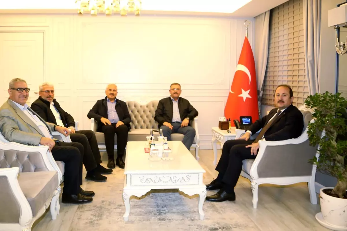 KAHRAMANMARAŞ'TAN GELEN BELEDİYE BAŞKANLARI VALİ ALİ HAMZA PEHLİVAN'I ZİYARET ETTİ