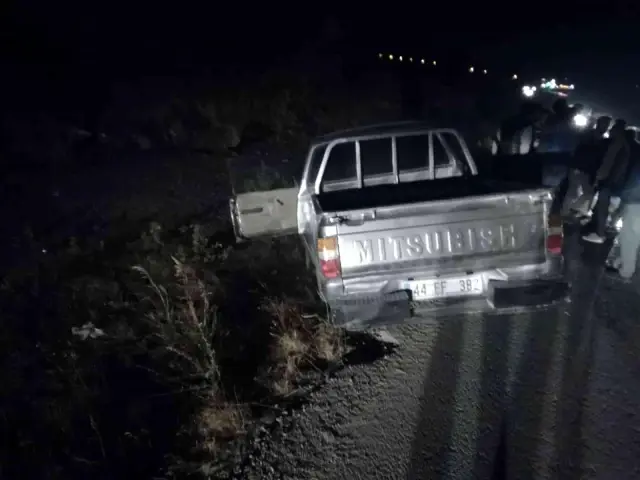 Malatya'da otomobil ile pikap çarpıştı: 2 yaralı