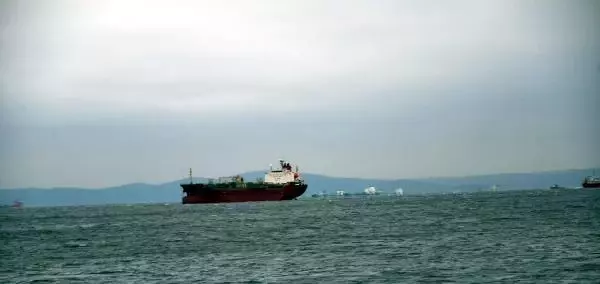 MARMARA'DA YOĞUN SİS DENİZ TRAFİĞİNİ AKSATTI