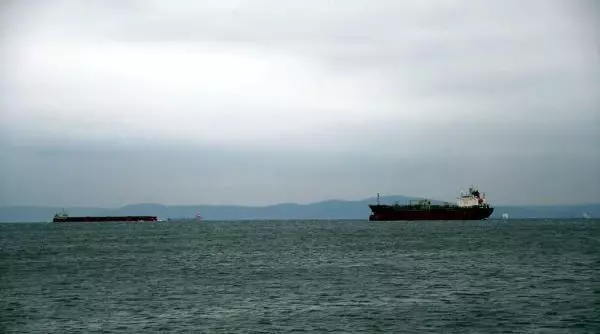 MARMARA'DA YOĞUN SİS DENİZ TRAFİĞİNİ AKSATTI