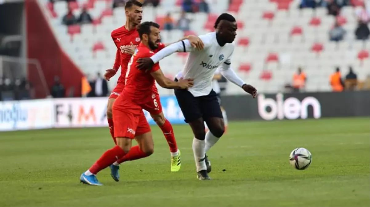 Sivas'taki çılgın maça Balotelli damgası! Adana Demirspor, 1 puanı son saniyede kurtardı