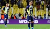 Tribünlere giden futbolculara Fenerbahçeli taraftarlardan olay tepki: Formayı çıkarıp buradan gidin