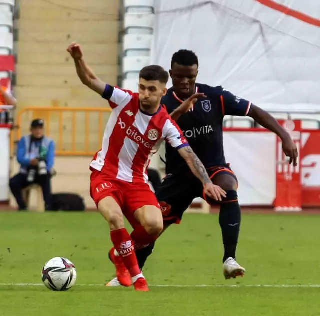 Süper Lig: FT Antalyaspor: 1 - Başakşehir: 2 (Maç sonucu)