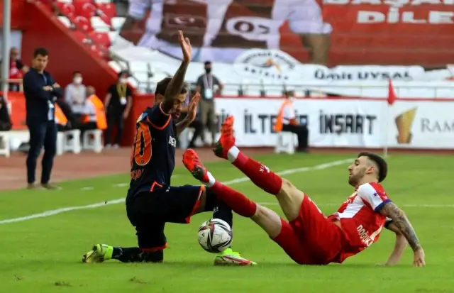 Süper Lig: FT Antalyaspor: 1 - Başakşehir: 2 (Maç sonucu)