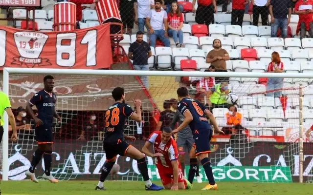 Süper Lig: FT Antalyaspor: 1 - Başakşehir: 2 (Maç sonucu)