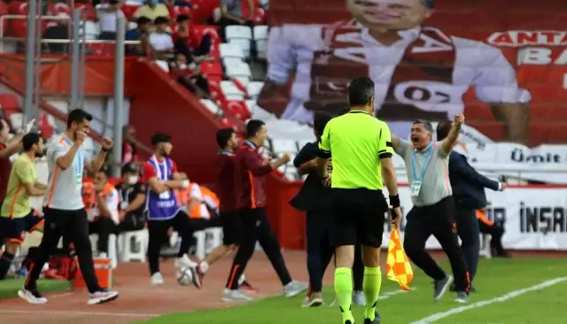 Süper Lig: FT Antalyaspor: 1 - Başakşehir: 2 (Maç sonucu)