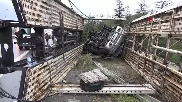 Arızalanan aracı yolcularla birlikte taşıyan çekici TEM'de devrildi