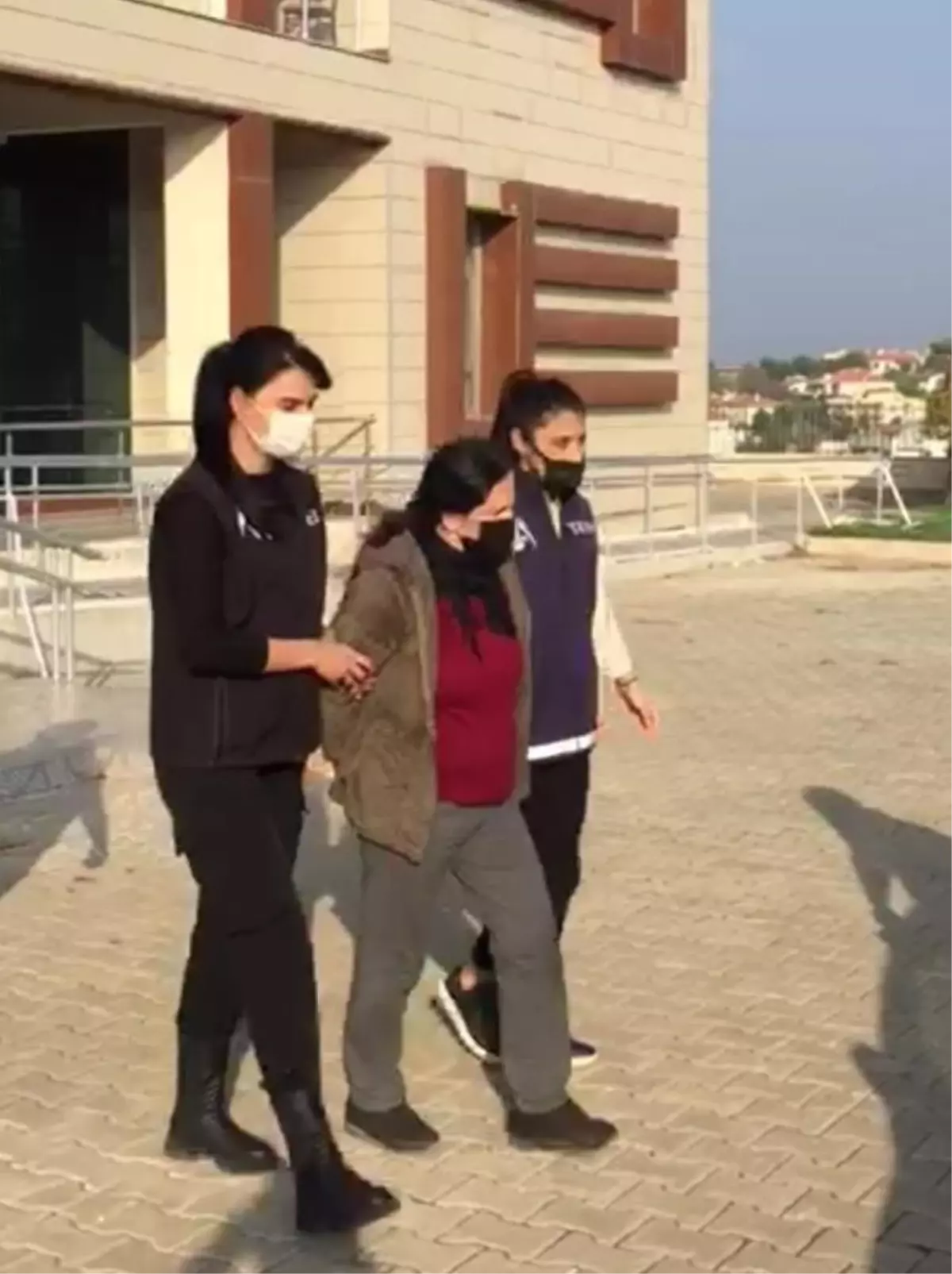 Son dakika haberi | Terör örgütü üyesi olmak suçundan hapis cezası bulunan kadın İzmir'de yakalandı