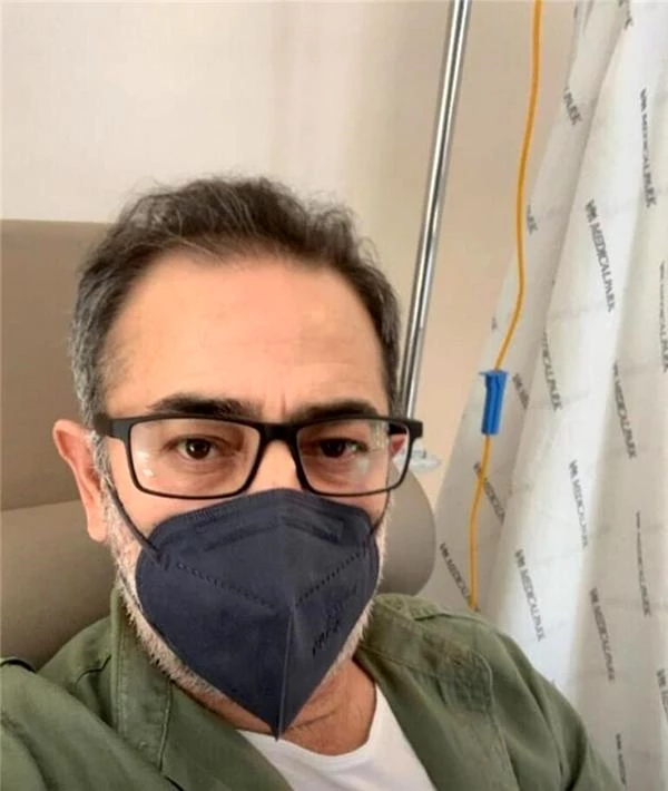 Ünlü oyuncu Ayberk Pekcan, sırt ağrısı şikâyetiyle gittiği hastanede kanser olduğunu öğrendi