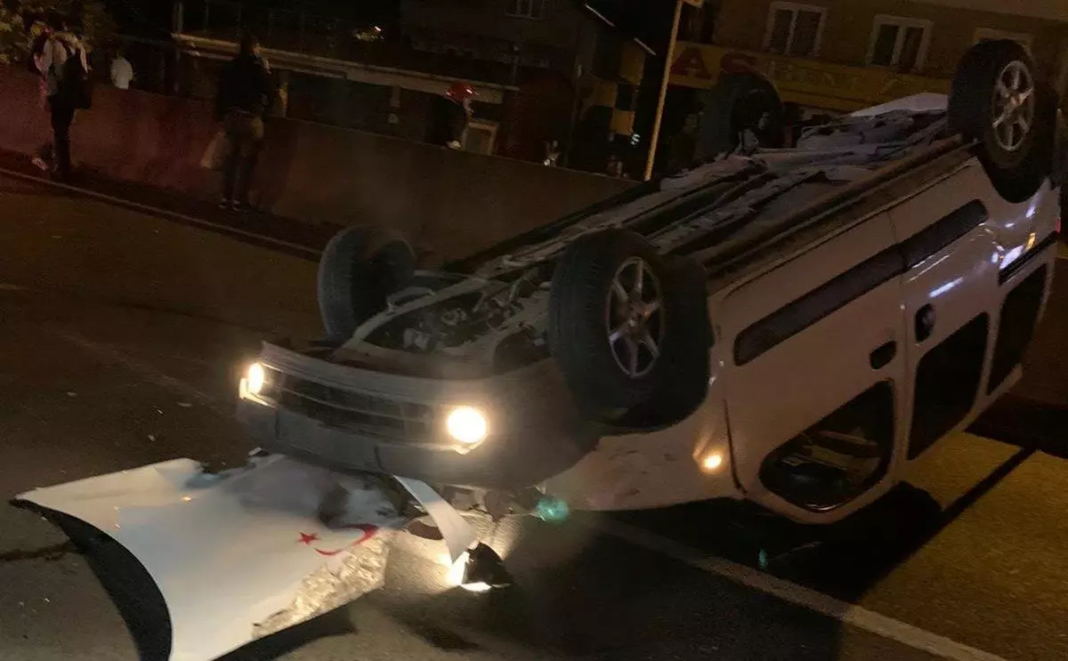 Yalova'da devrilen otomobilin sürücüsü yaralandı