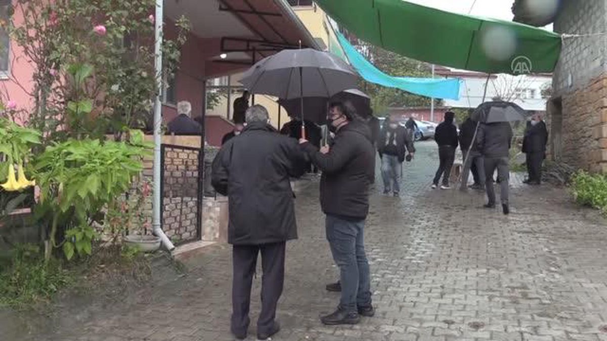 ZONGULDAK - Otomobiliyle park halindeki kamyona çarparak ölen doktor defnedildi