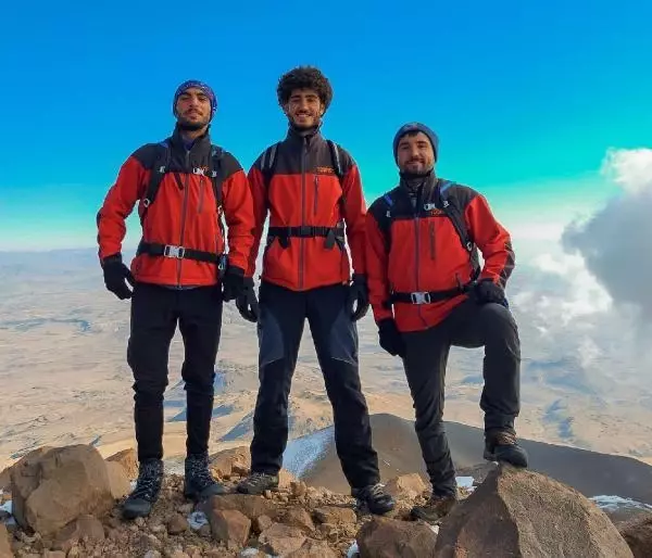 AYNI GÜN SÜPHAN VE NEMRUT'A TIRMANARAK ZİRVE YAPTILAR