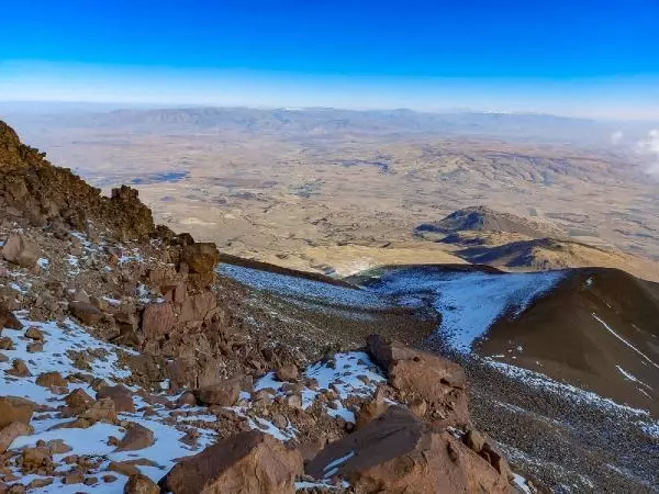 AYNI GÜN SÜPHAN VE NEMRUT'A TIRMANARAK ZİRVE YAPTILAR