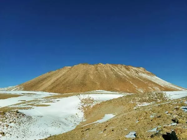 AYNI GÜN SÜPHAN VE NEMRUT'A TIRMANARAK ZİRVE YAPTILAR
