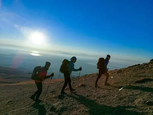 AYNI GÜN SÜPHAN VE NEMRUT'A TIRMANARAK ZİRVE YAPTILAR
