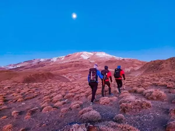 AYNI GÜN SÜPHAN VE NEMRUT'A TIRMANARAK ZİRVE YAPTILAR