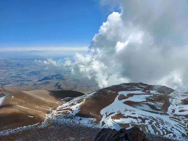 AYNI GÜN SÜPHAN VE NEMRUT'A TIRMANARAK ZİRVE YAPTILAR