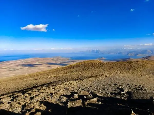 AYNI GÜN SÜPHAN VE NEMRUT'A TIRMANARAK ZİRVE YAPTILAR