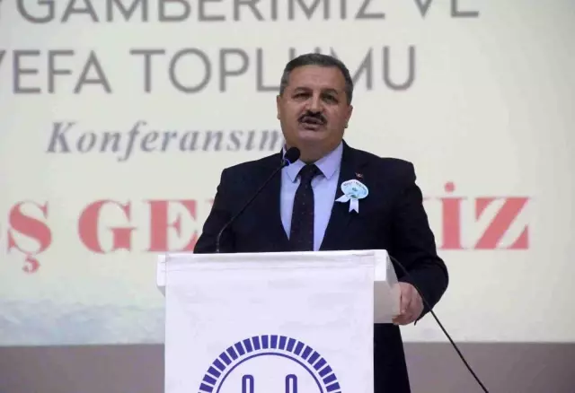 Diyanet İşleri Başkan Yardımcısı İşliyen: Peygamberin ümmeti olduğunu söyleyip de eşine şiddet uygulayan bir adam hangi vefadan bahsediyor