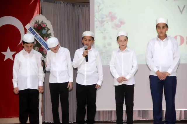 Diyanet İşleri Başkan Yardımcısı İşliyen: Peygamberin ümmeti olduğunu söyleyip de eşine şiddet uygulayan bir adam hangi vefadan bahsediyor