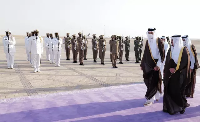 Katar Emiri ile Suudi Arabistan Veliaht Prensi, ikili ilişkileri görüştü