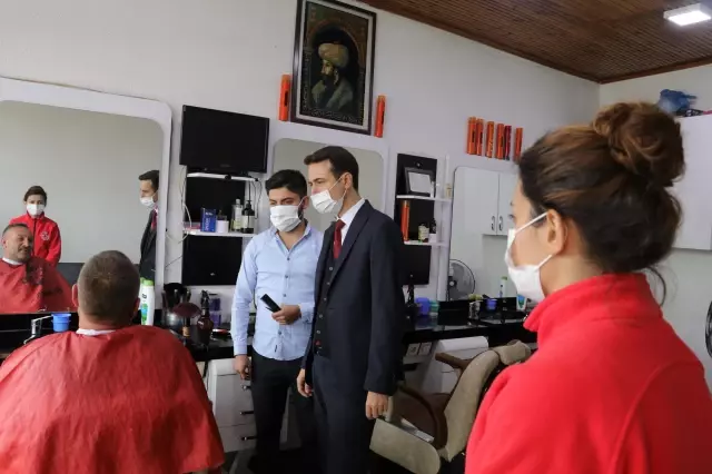 Kaymakam, aşılama oranının artması için sağlık ekipleriyle kapı kapı dolaşıyor
