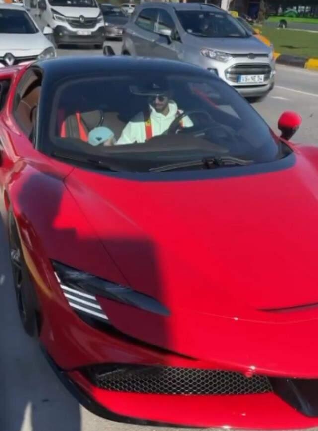 Kenan Sofuoğlu'nun 3 kişiyle motosiklete binmesi olay oldu