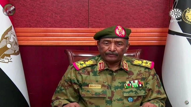 Sudan Egemenlik Kurulu Lideri Orgeneral Burhan, Egemenlik Kurulu ve hükümeti feshederek inanılmaz hal ilan ettiğini açıkladı.