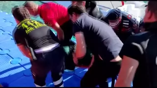 Ukraynalı kadın paraşütçü denize çakıldı