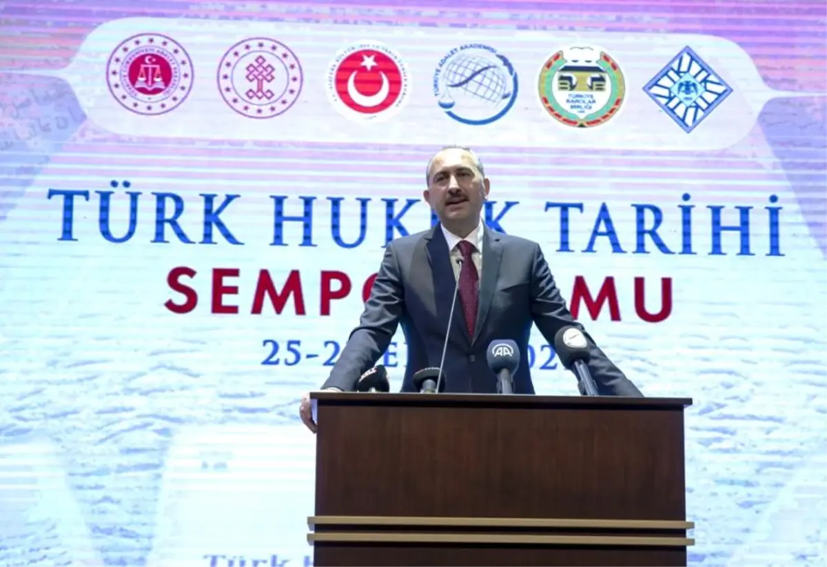 Adalet Bakanı Gül, Cumhurbaşkanlığı Millet Kütüphanesi'nde düzenlenen Türk Hukuk Tarihi Sempozyumu'nun açılışında konuştu